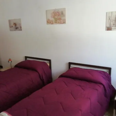 Al Piano Terra Πανσιόν *
